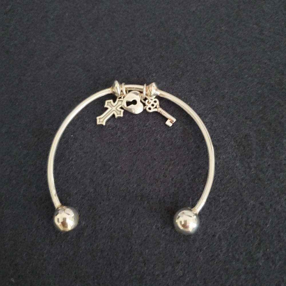 Ring - Picture 2 of 3